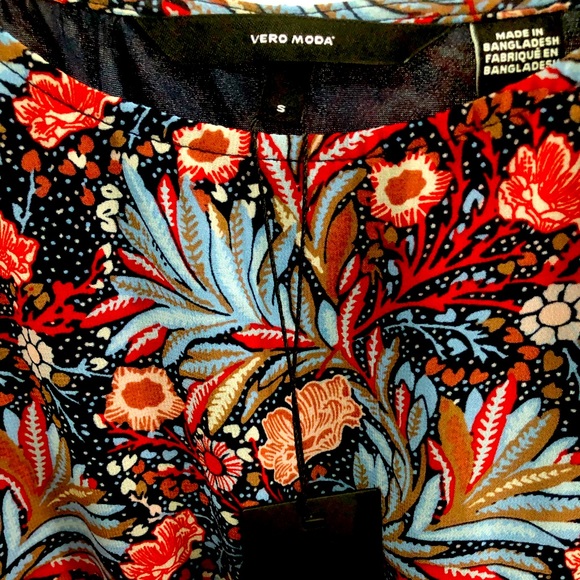 Vero Moda floral mini dress; brand new with tag - Picture 6 of 7